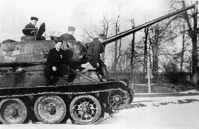 t34hab7.jpg (48233 octets)