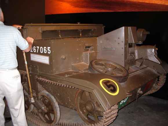 universal carrier.JPG (20649 octets)