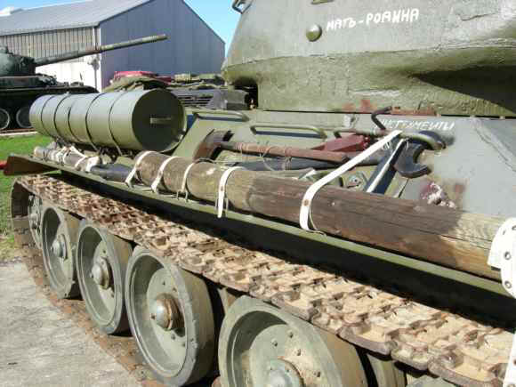 t34hatten6.jpg (38474 octets)